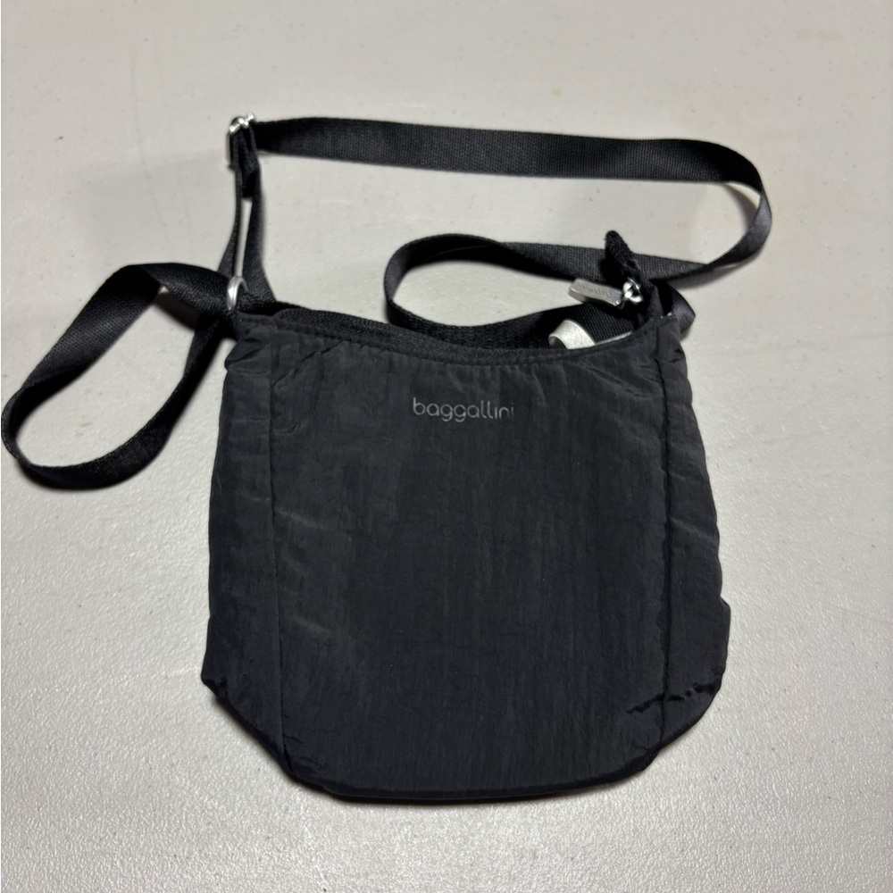 Baggallini Sleek Black Crossbody Bag